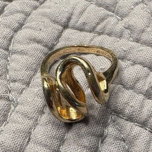 Vintage 18K HGE Gold Swirl Statement Ring | Modernist Abstract Design | Size 7 - Picture 2 of 6